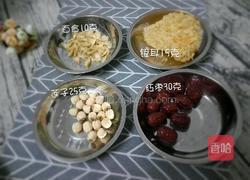 银耳莲子百合羹的做法图解2
