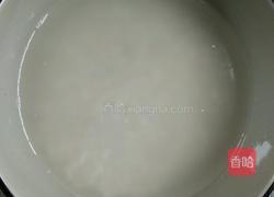 皮蛋瘦肉粥的做法图解2
