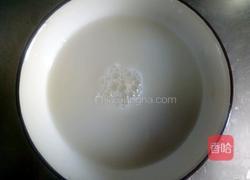 猪肉韭菜包子的做法图解2