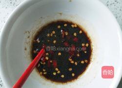 皮蛋砸嫩豆腐的做法图解2