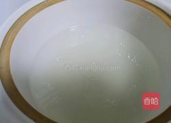 皮蛋瘦肉粥的做法图解1