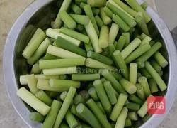 蒜苔炒肉丝的做法图解1
