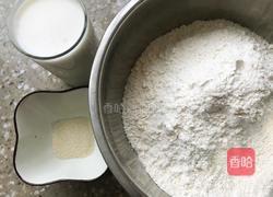 小猪奶黄包的做法图解1