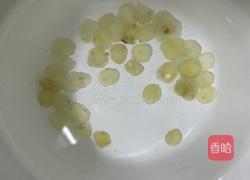夏日的桃胶雪燕皂角米银耳羹的做法图解4