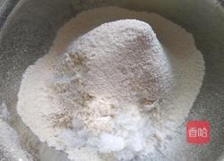 椰蓉牛角包的做法图解1