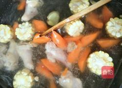 玉米胡萝卜鸡腿汤的做法图解6