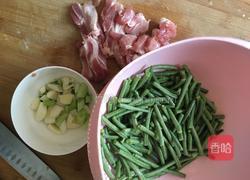 豆角焖面的做法图解1