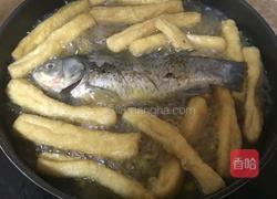 “一汤两吃”鲫鱼汤的做法图解4