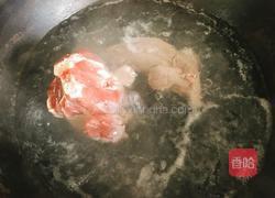 快手玉米山药棒骨汤的做法图解2