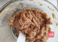 猪肉丸子的做法图解1