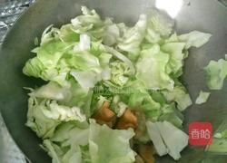 油渣炒白菜的做法图解3