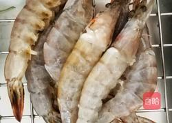 耗油爆虾的做法图解1