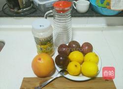 夏日蜂蜜水果饮的做法图解1