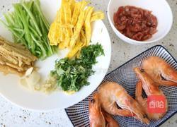 青椒肉丝鲜虾面的做法图解1