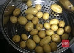 香辣小土豆的做法图解1