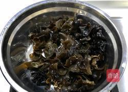 凉拌木耳莲藕的做法图解1