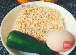 鸡蛋炒方便面的做法图解1
