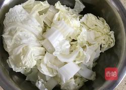 肉片白菜豆腐泡汤 的做法图解1