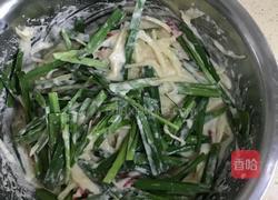 韭菜土豆丝饼的做法图解9
