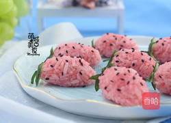 草莓饭团的做法图解1