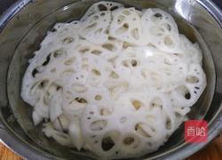 青椒炒藕片的做法图解3