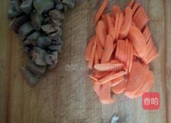 胡萝卜炒鸡肝的做法图解3