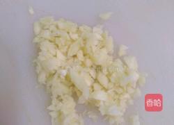 包菜炒三丁的做法图解3
