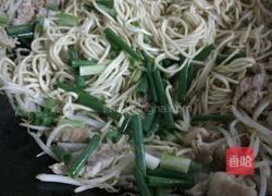 豆芽炒面条的做法图解5