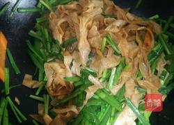 韭菜炒豆皮的做法图解5