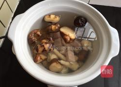 瑶柱花菇炖鸡脚的做法图解5