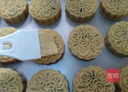 蛋黄豆沙月饼的做法图解16