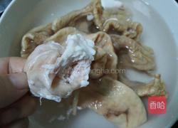 洋葱炒肥肠的做法图解1