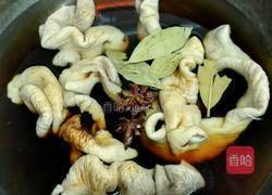 洋葱炒肥肠的做法图解3