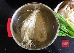 鲜虾时蔬米线的做法图解2