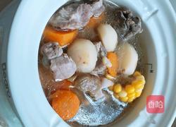 胡萝卜玉米排骨汤的做法图解3