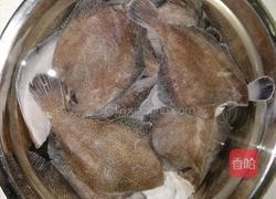 红烧鼓眼鱼（木叶鲽）的做法图解1