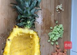 菠萝炒饭的做法图解1