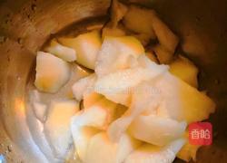 冰糖生姜雪梨的做法图解1