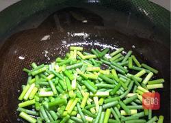 鸡蛋炒蒜苔的做法图解8