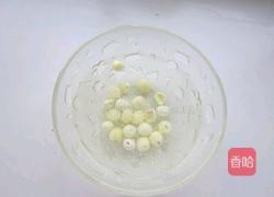银耳粥雪梨粥的做法图解1