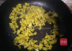 肉末酸菜炒豆角的做法图解4