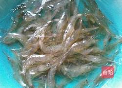 无锡盐水白虾的做法图解1