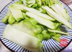 五花肉炒菜头的做法图解3
