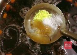 闽南黑豆杜仲鱿鱼炖猪尾巴的做法图解7