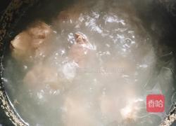 莲藕龙骨汤的做法图解2