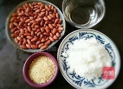 香酥芝麻花生的做法图解1