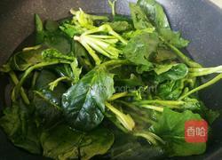 菠菜花生仁的做法图解1