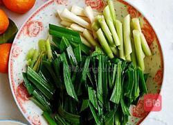 蒜苗肉丝的做法图解2