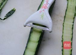 响油黄瓜卷的做法图解1