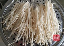 金针菇炒肉丝的做法图解1